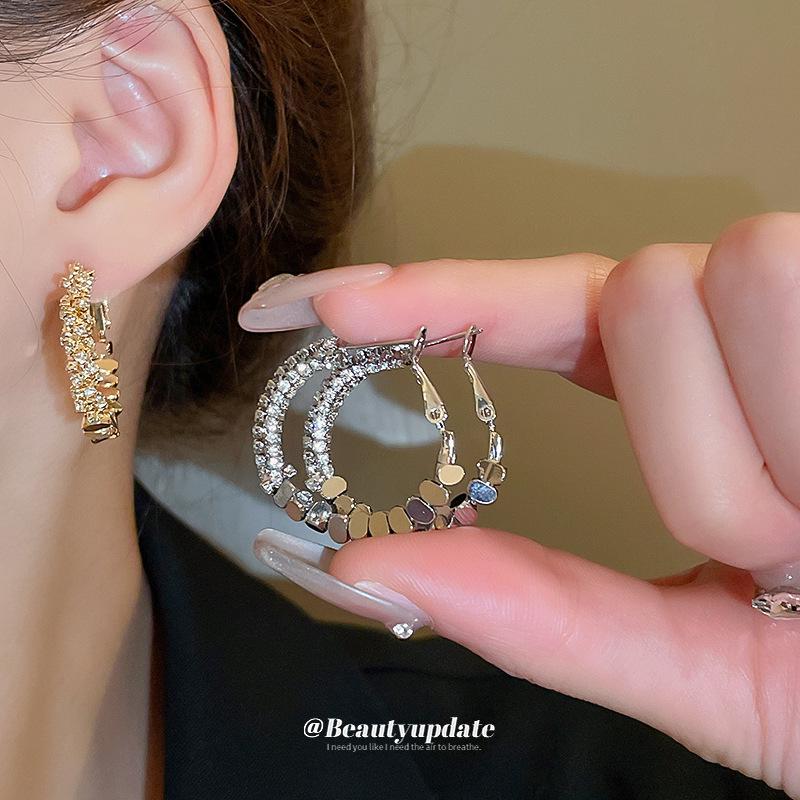 Silver Needle Minimalist Round Tassel Earrings: Light Luxury Ear Cuffs with Chic, High-End Style