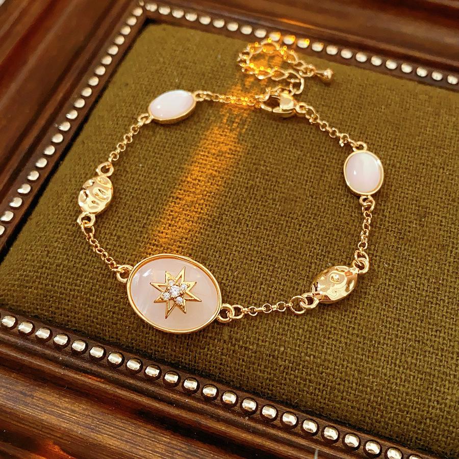 Gold-Plated Zircon Heart Bracelet: Exquisite, Versatile High-End Fashion Jewelry.