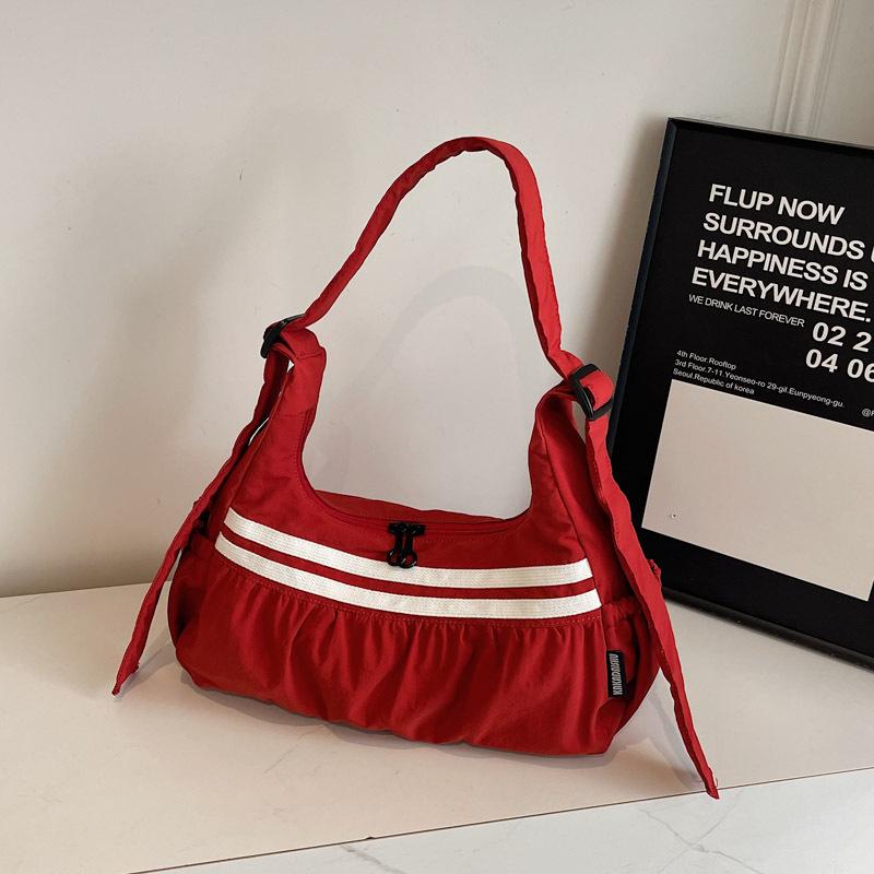 

Korean simple hand-carried dumpling bag, casual fashion commuter messenger bag, casual sports contrasting color single shoulder women s bag