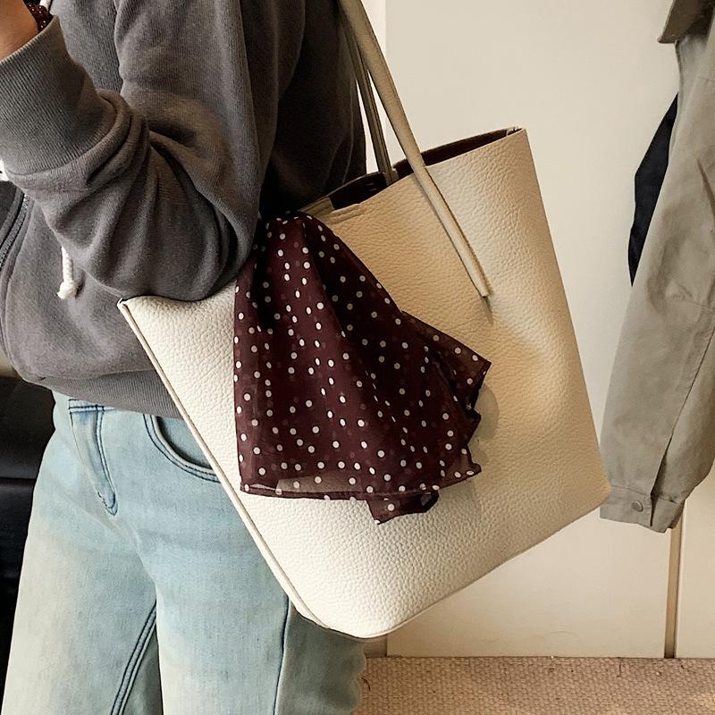 This year's popular bag women's large capacity 2025 new trendy spring and summer fashion hand carry shoulder bag commuter bucket bag