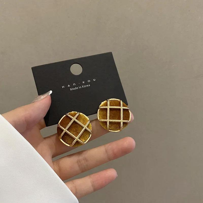 Autumn Winter Models Leopard Print Plush Earrings Female Korean Temperament Net Red Fashion Cold Wind Retro Earrings Ear Jewelry