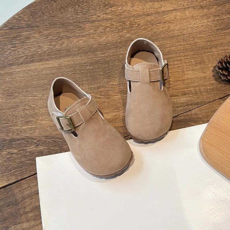 Mocassini per bambini e bambine, retrò, antiscivolo, dolci, scarpe basse per bambini, suola morbida, 2024, nuove scarpe alla moda in pelle per bambini, eleganti con chiusura a strappo.