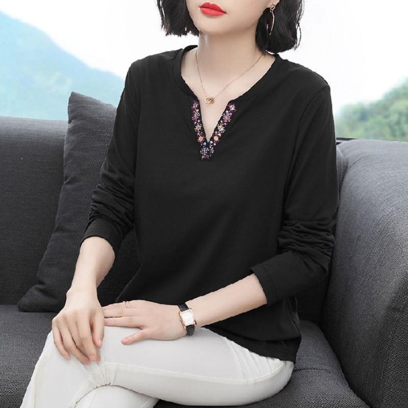 

women s Plus Size Floral Embroidered V‑Neck Long Sleeve T‑Shirt Casual Loose Basic Mom Top 4XL чорний