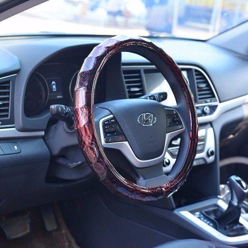 New Snake-Pattern Pu Steering Wheel Cover, Bright Leather Handle Cover for Cars, Universal for All Seasons, Non-Slip Car Steering Wheel Cover