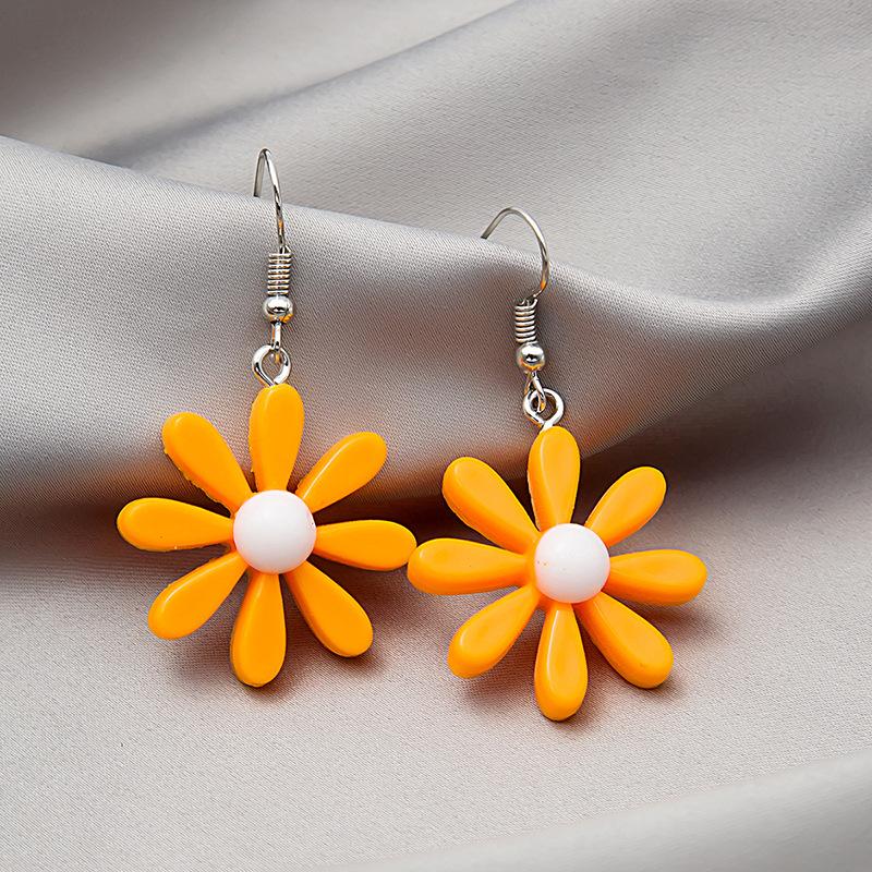 Piccole coccinelle, la creatività !! : Orecchini a forma di margherita in stile Thun, realizzati