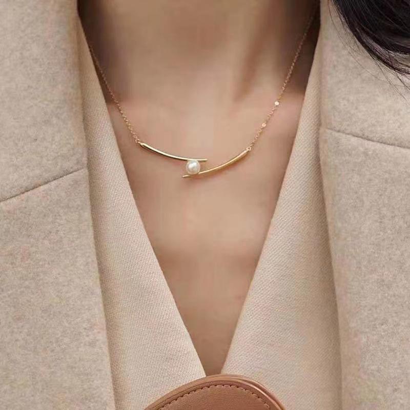 Minimalist Clavicle Chain Necklace with Korean Pearl Chopstick Design - Influencer-Approved Niche Style for Women