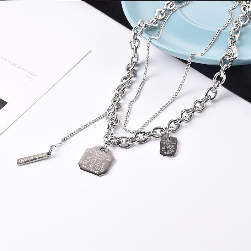 

Personalized Titanium Steel Necklace - Stylish Short Double-layered Layered Accessory for Both Men and Women, Featuring Hip-hop Letters As Pendants.