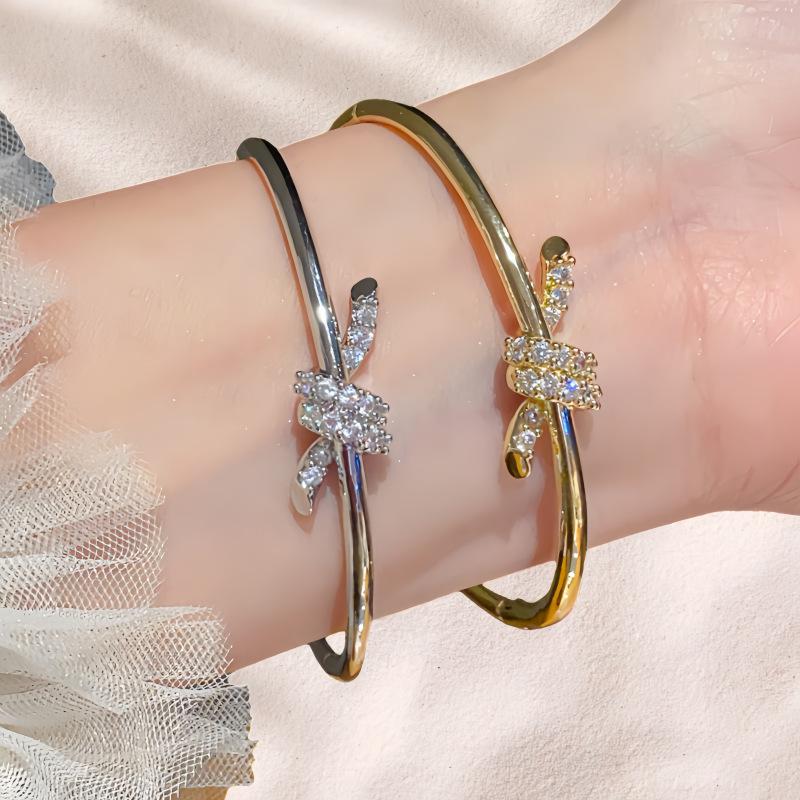 2026 Knot Bracelet Women's Premium Light Luxury Diamond Plated 18K Gold Kink Bracelet Jewelry Hand Jewelry