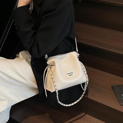 2025 New Spring Shoulder Bag Women's Shoulder Messenger Bag Niche Versatile Bucket Bag Premium Bag