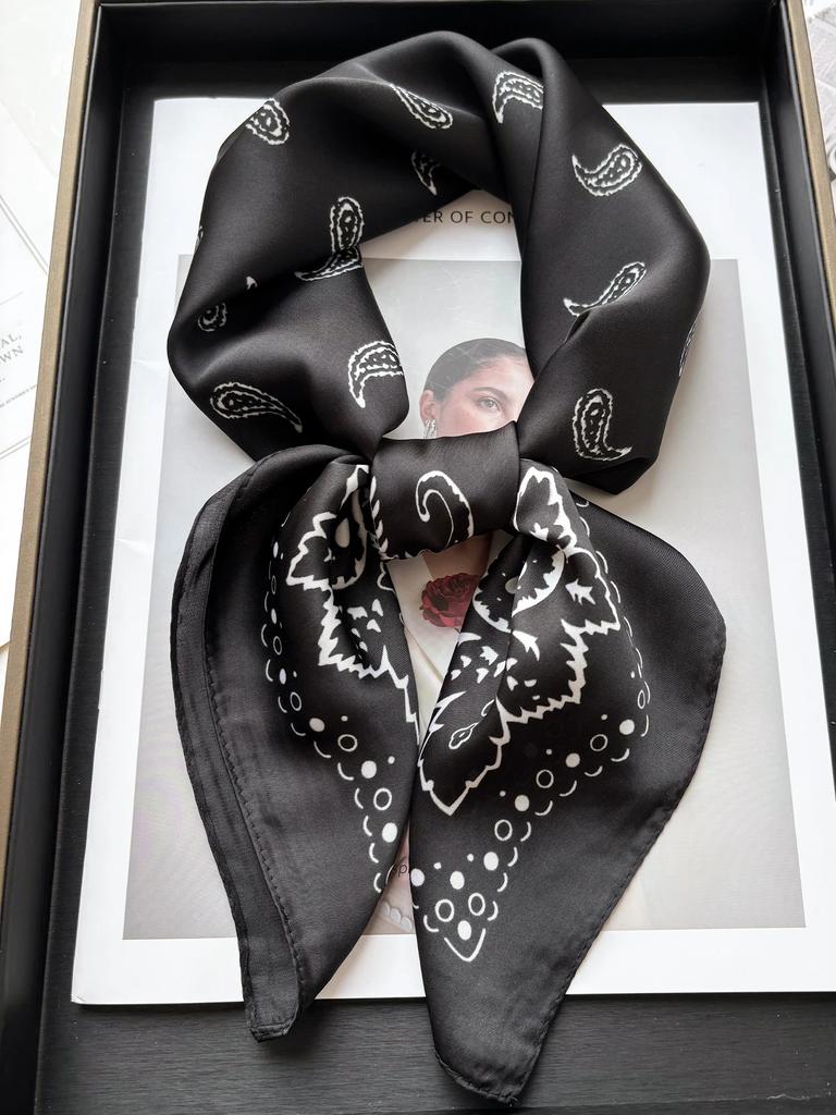 Vintage Chain Print Satin Square Scarf Soft Lightweight Women’s Fashion Accessory for Hair Neck Shawl Elegant Hair Scarf