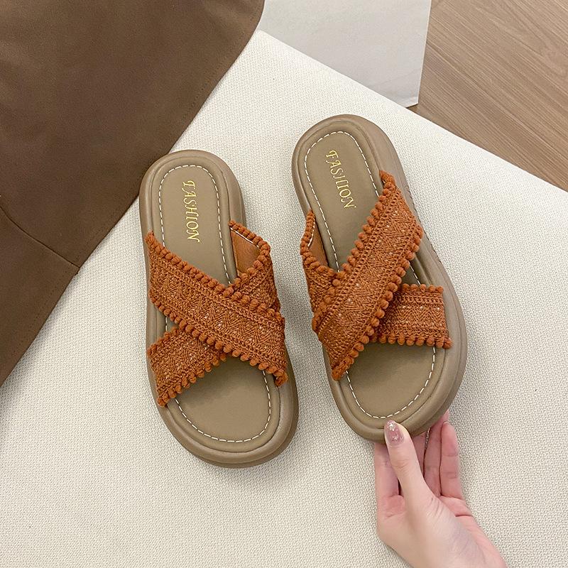 Muffin beach fashion wear shit new year feeling sandals women 2025 slippers spring and summer step comfortable versatile increase