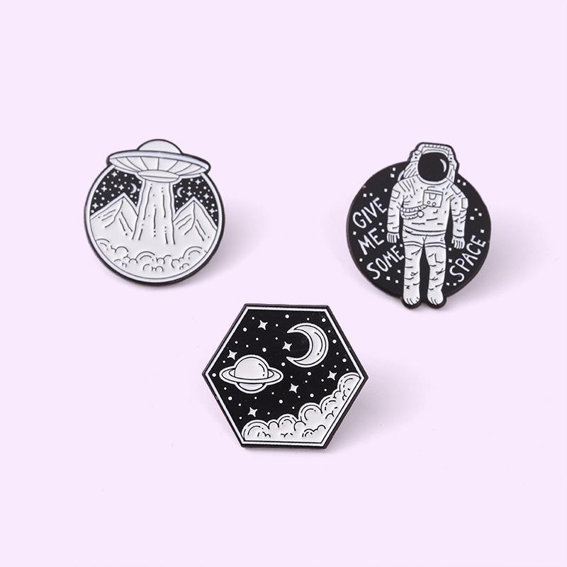 Astronaut romfartøy med stjernedesign Design Metall Emalje Brosje Kreativ Personlighet Merke Beste Venn Gave Nål
