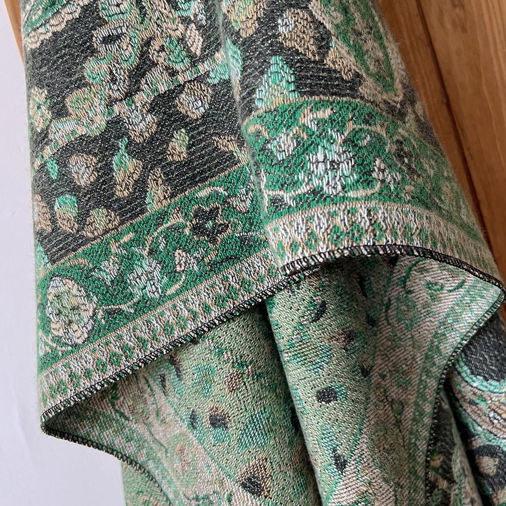 Explosion Imitation Cashmere Scarf Women's Ethnic Style Shawl Cape Thickened Warm Fringed Women's Scarf