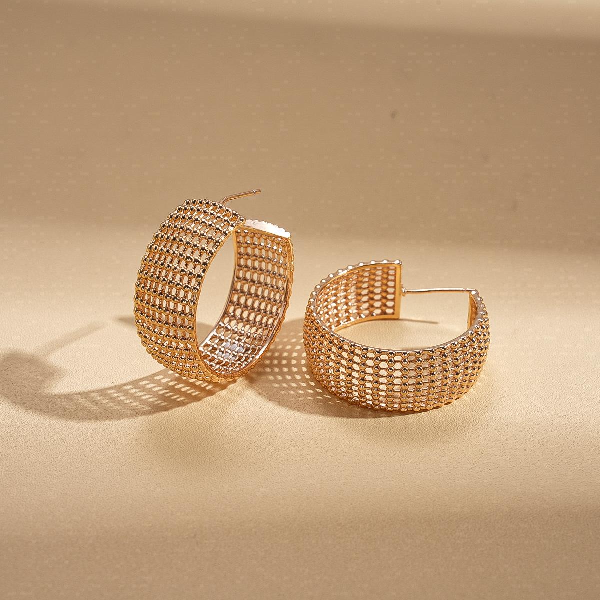 Personalized Geometric Grid C-Shaped Hollow Silver Needle Earrings Commuter Eco-friendly Earrings
