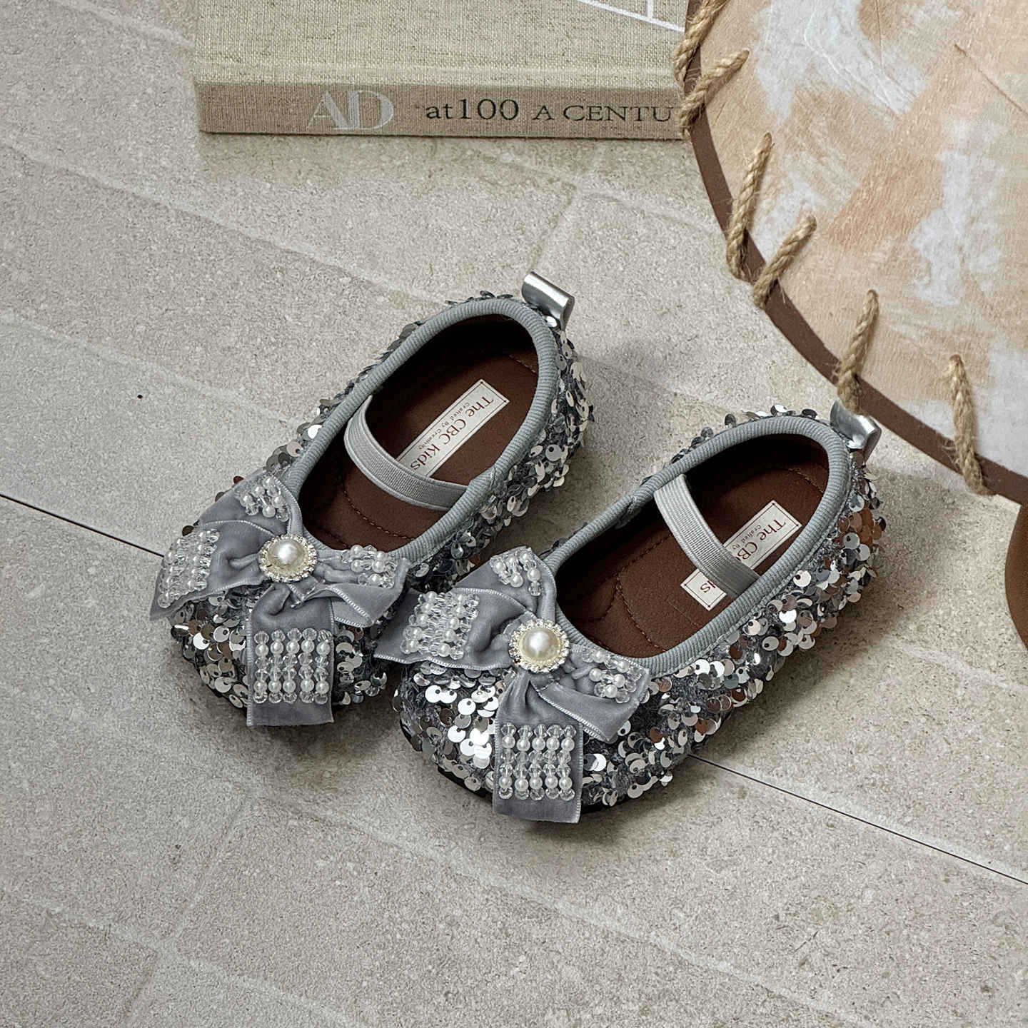 

XSHX girls sequins retro party princess shoes rubber soles Wenzhou Velcro autumn new wide show toe head Alai style 25