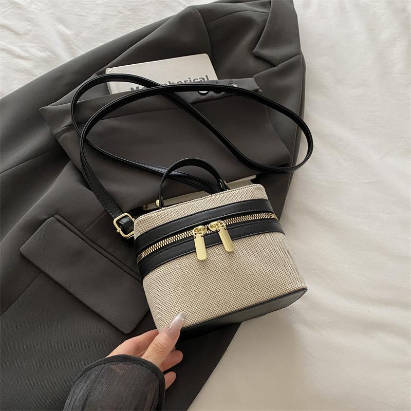 Женская сумка в стиле пэчворк 2025 лето новый продукт темперамент одно плечо популярная портативная сумка-мессенджер контрастного цвета модная маленькая квадратная сумка чёрный