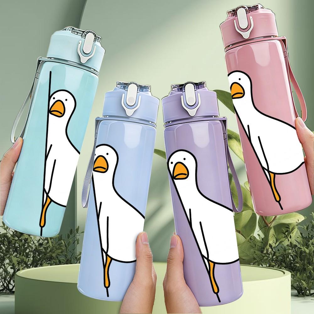 1PC Simple Line White Goose 750ml Color Plastic Sports Water Bottle Leakproof Flip Straw Lid Suitable for Sports Office Home Use