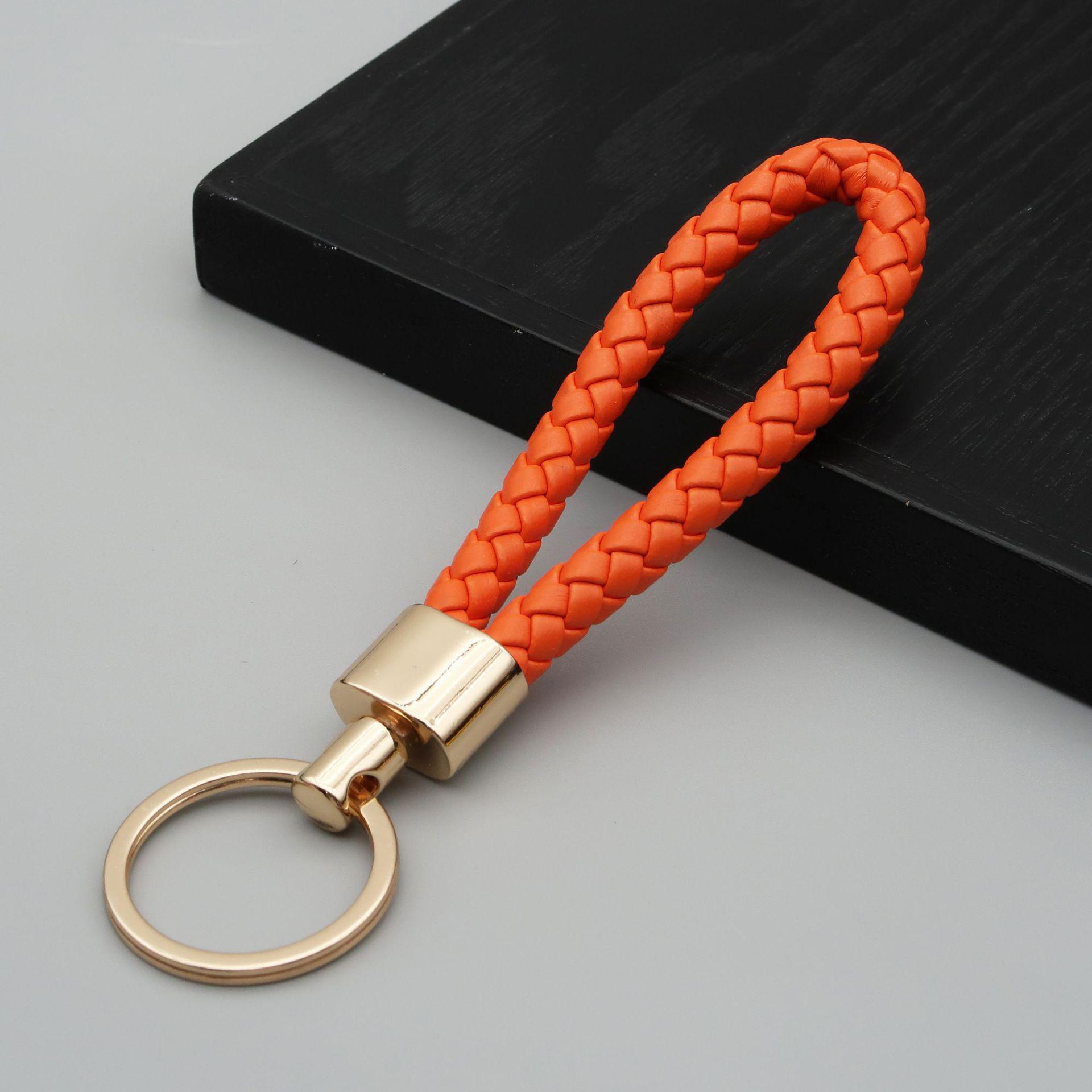 

Высококачественный плетеный кожаный брелок с пряжкой из цинкового сплава.