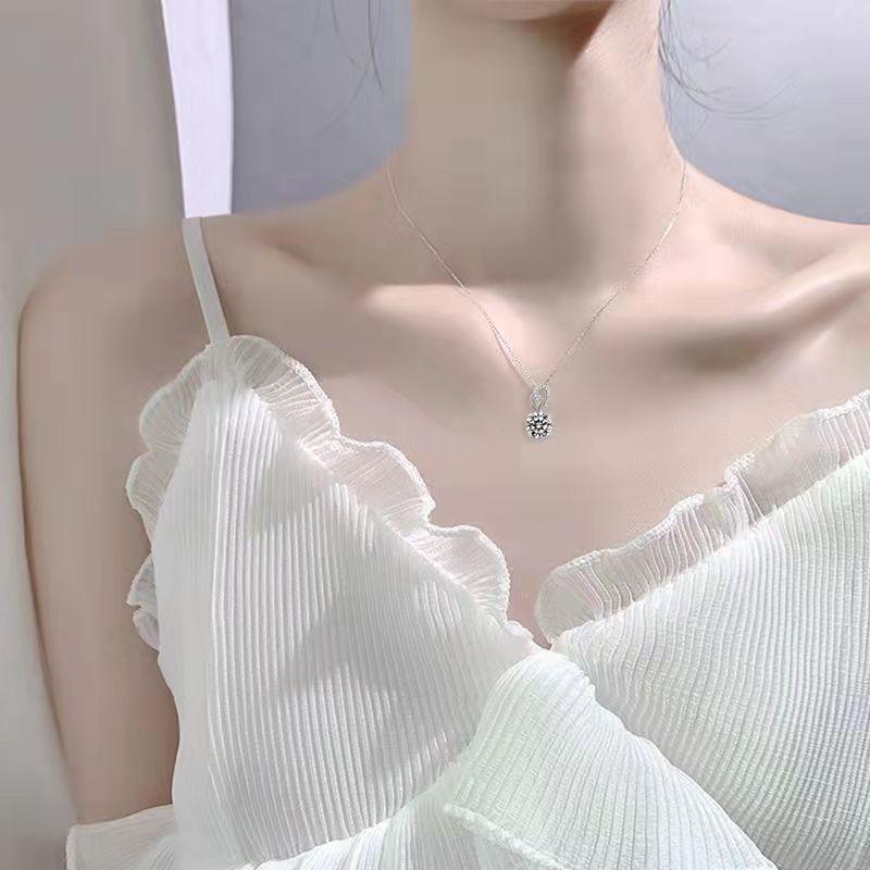 Womens Clavicle Necklace Platinum Plated D Color Moissanite 1 Carat Elegant Fashion Jewelry
