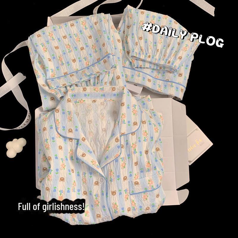 Sommerlicher Pyjama aus Baumwolle mit Blumenmuster: Dreiteiliges Kurzarm-Set im japanischen Stil für Damen – süße Homewear im Stil der Internet-Prominenten.