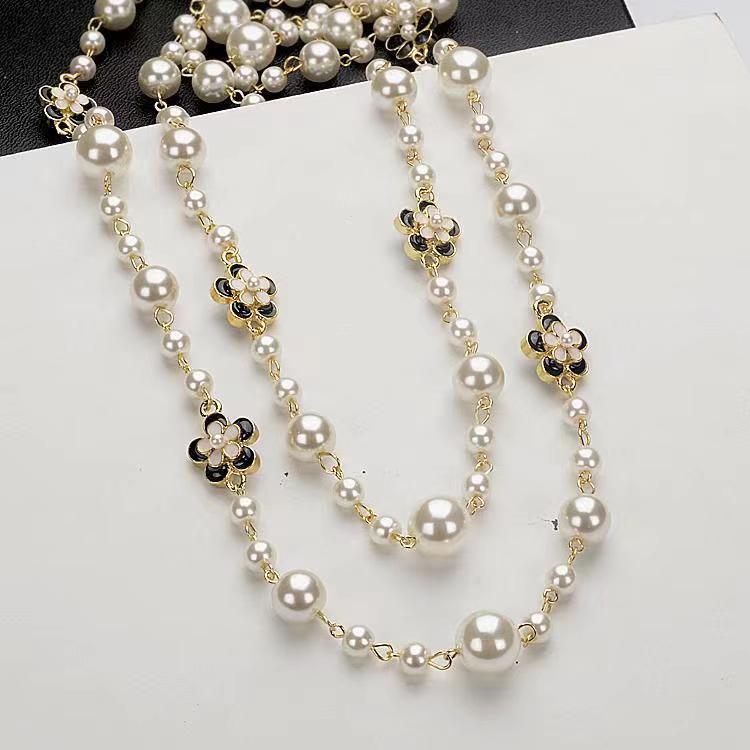 Korean Pearl Necklace: Luxurious Long Sweater Chain for Autumn/Winter