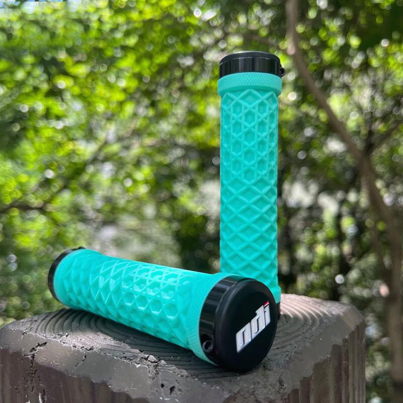 Retro Double Lock Mountain Bike Handlebar Grips
