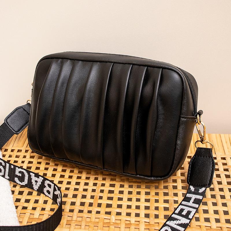 Fashion niche large-capacity new shoulder messenger women's bag, solid color student high-value one piece