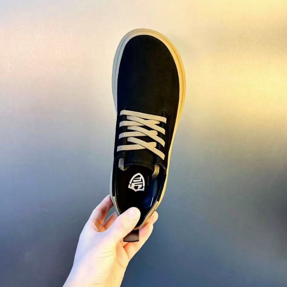 

2025 мужская обувь весна новые повседневные туфли дышащие увеличивающие универсальность бордовые туфли матовый тренд шнуровка повседневные мужские 38 чёрный