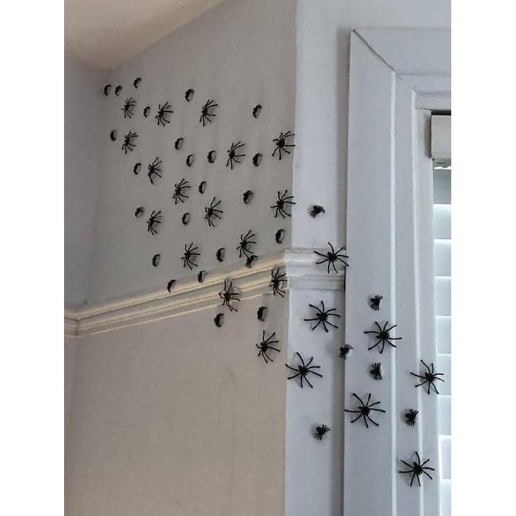 70 Pcs Halloween Spider Decorations Indoor, 4 Sizes 3D Plastic Spider Stickers Halloween Party Supplies Decorations for Home Wall Stickers Decor - 70