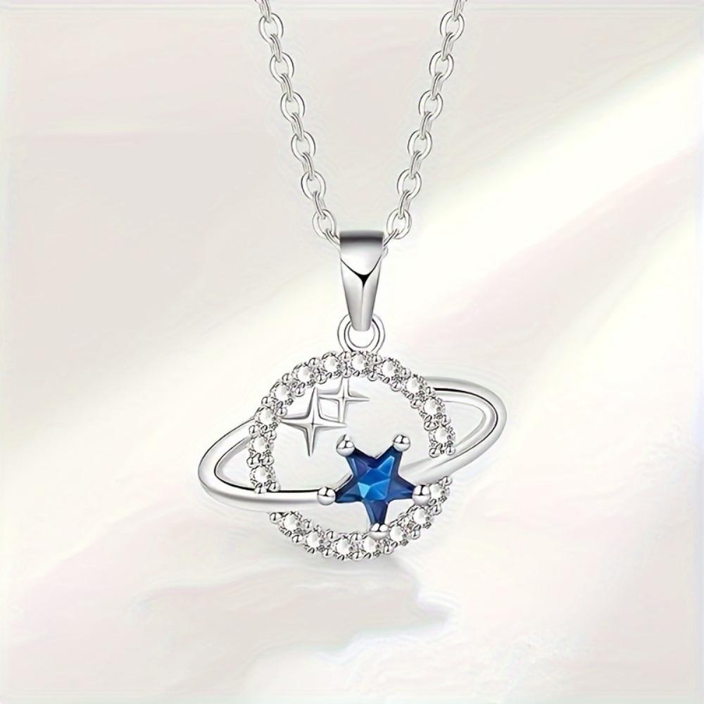 Fashionable and elegant star shaped pendant necklace
