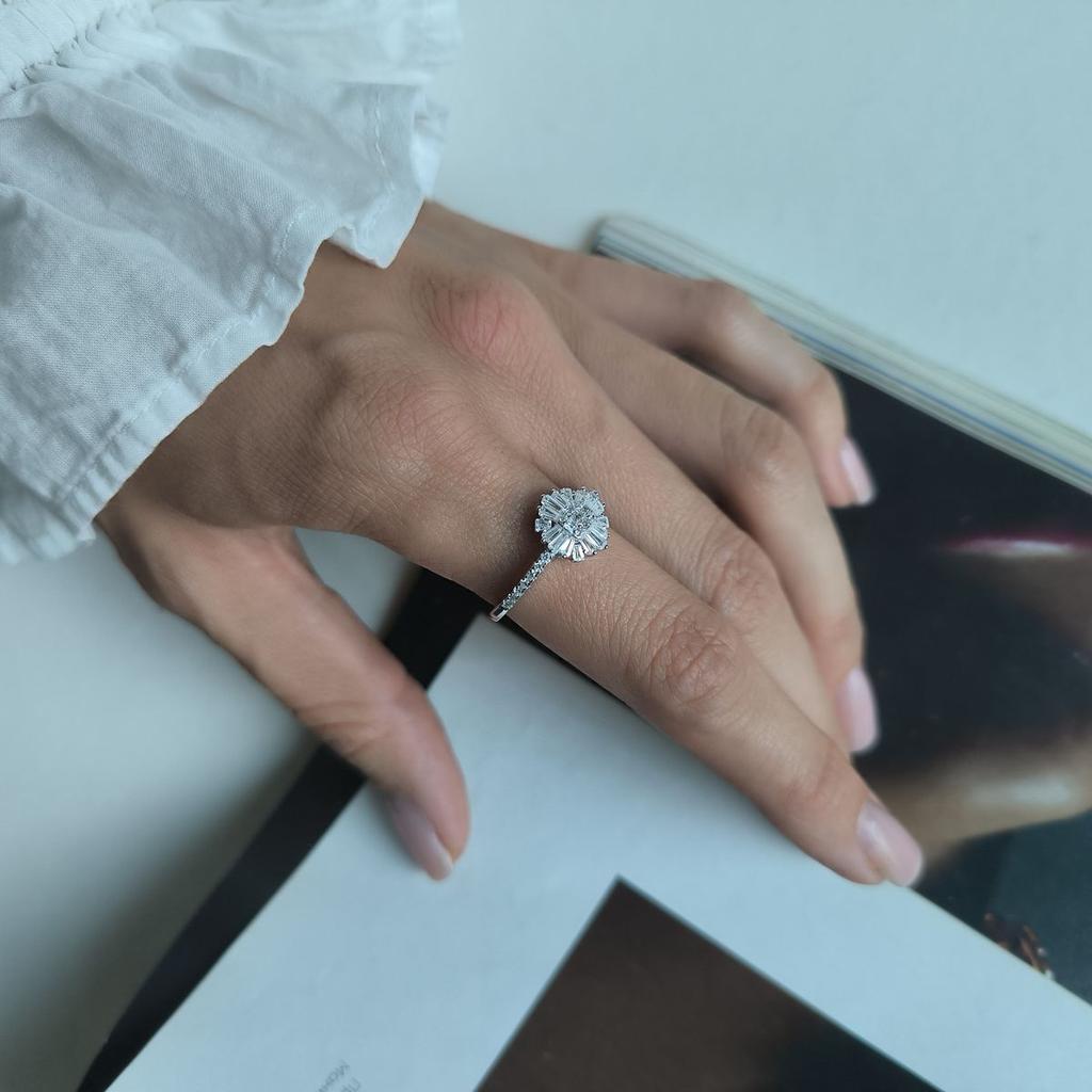 Silver Ring with Cubic Zirconia, Product Weight 2.17 G (2192619)