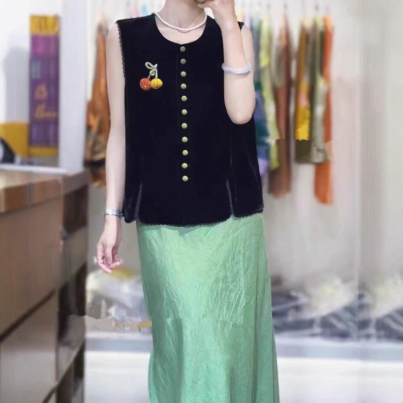 Autumn new high-end temperament black velvet vest women's age-reducing cute versatile top
