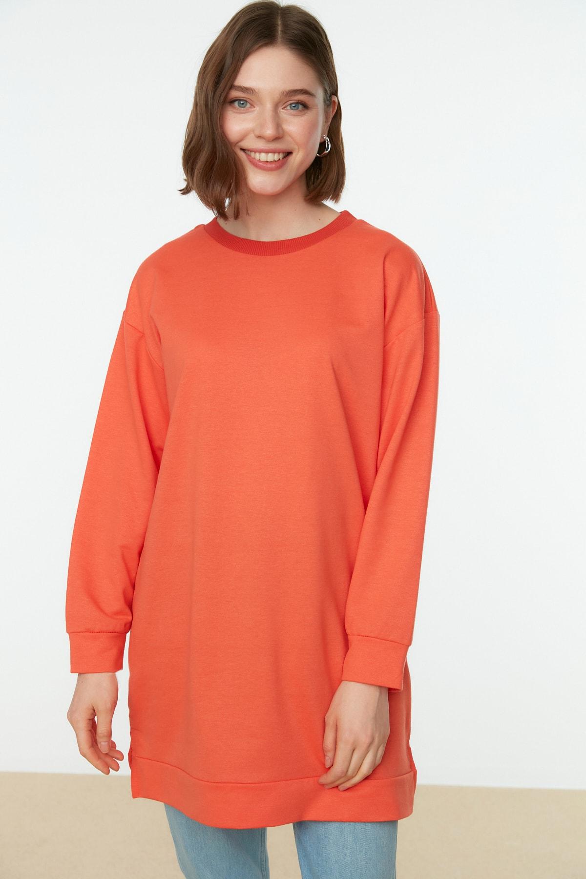 

Коралловый вязаный свитшот с круглым вырезом и разрезом TCTAW22TW0138..