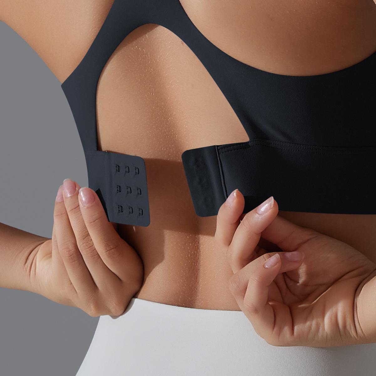 Однотонное красивое облегающее спортивное нижнее белье с открытой спиной для бега — фото 12