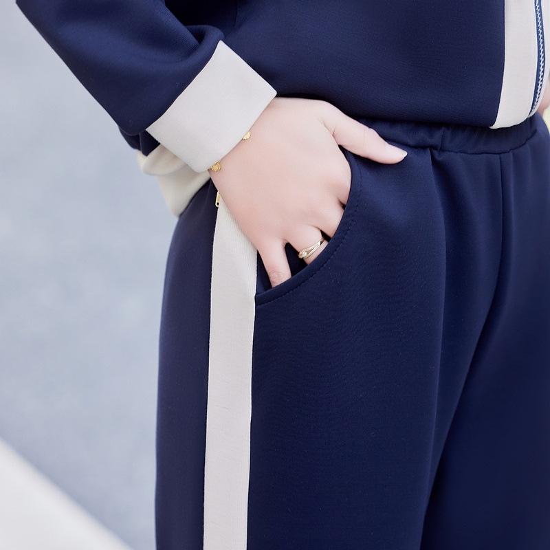 Stylish Spring & Autumn Sports Suit for Women: Age-Defying, Elegant Two-Piece Set for Middle-Aged & Elderly Moms.