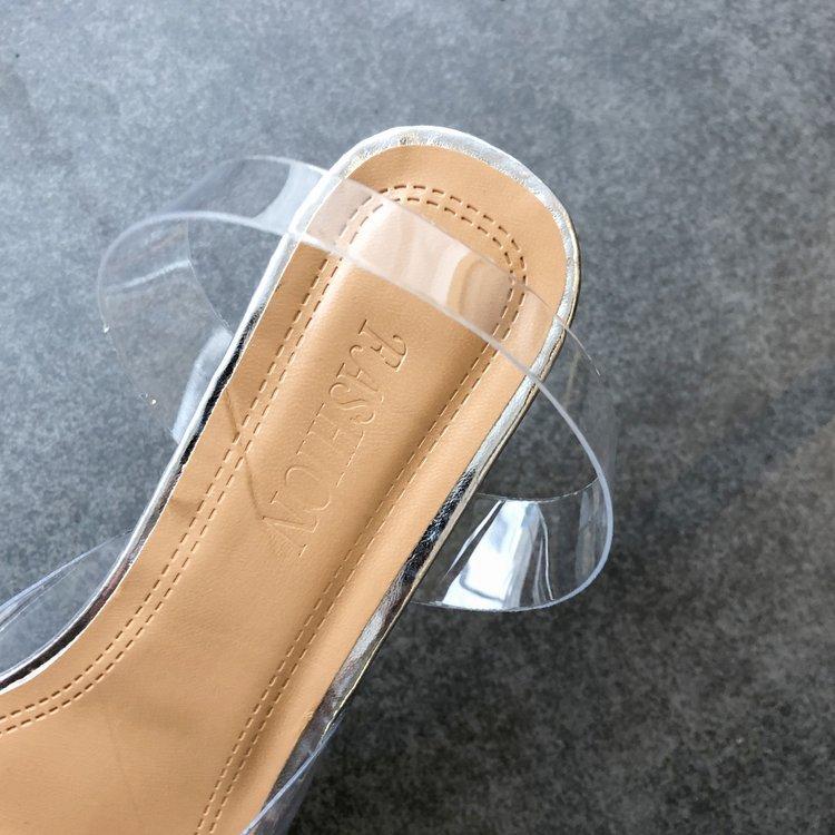 Mädchen tragen transparente hochhackige Sandalen Stilettos, elegante und bequeme Damenmode-Schuhe, neues Design, Luxus-Damenschuhe