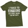 Ich habe versucht, in Rente zu gehen, aber jetzt arbeite ich für meine Frau Lustiges Ruhestand T-Shirt für Ihn