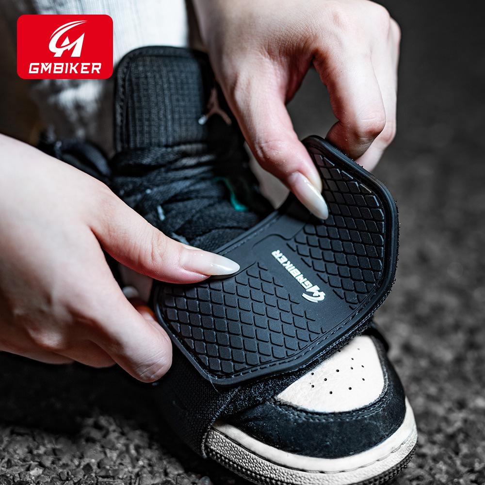 Motorcycle Gear Shift Protector: Anti-slip Rubber Shoe Cover for Riding and Gear Lever Protection.