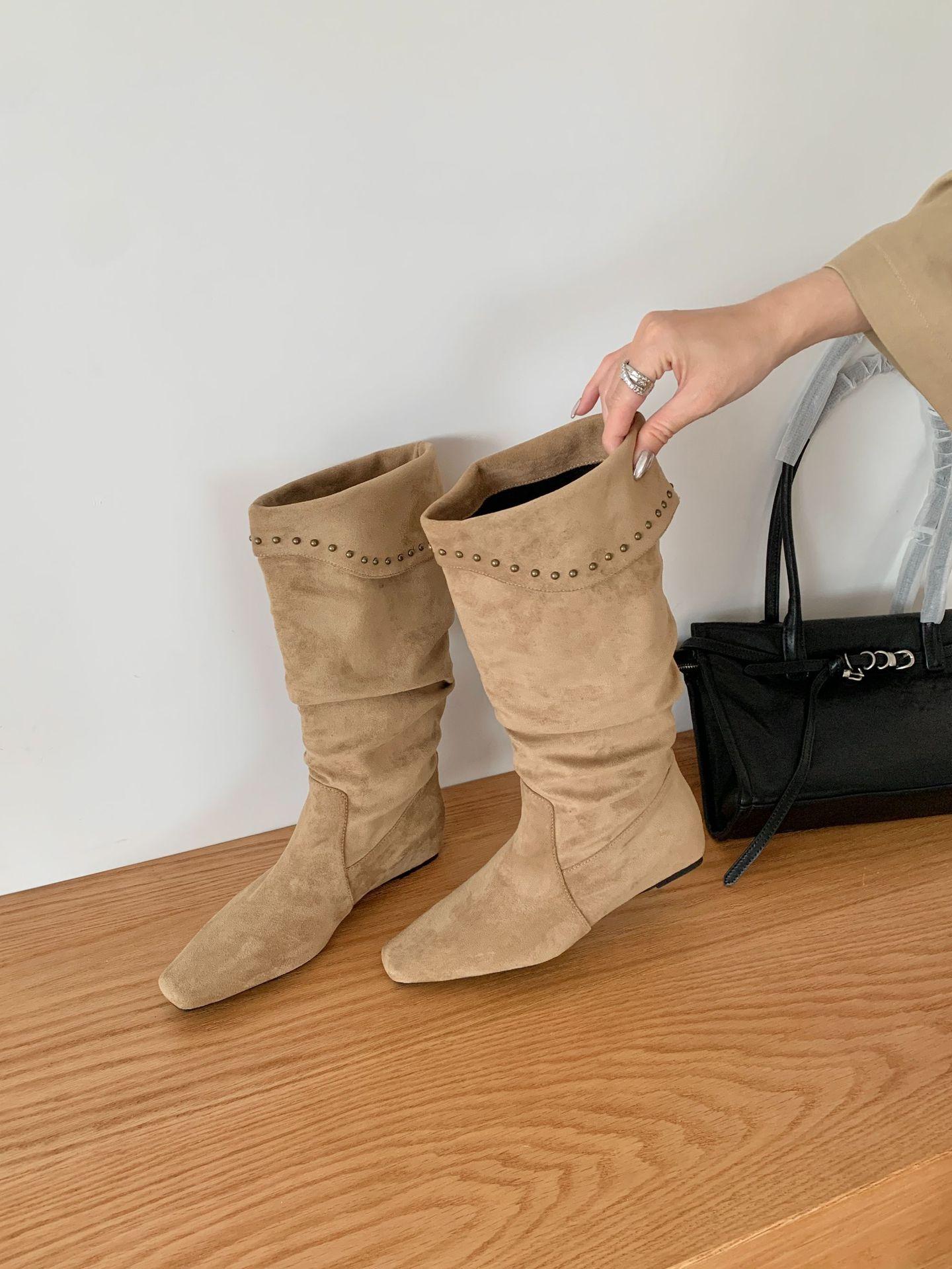 

2025 зима новые замшевые ботфорты на скрытой платформе, длинные сапоги-трубы, тонкие ботинки с заклепками, детские плиссированные сапоги-чулки 39