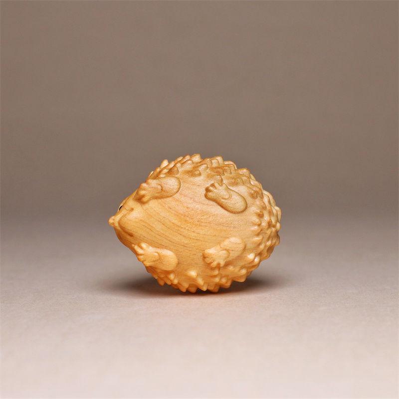 Cliff Cypress Hedgehog Zodiac Wood Carving - Cute Desktop Ornament & Tea Pet