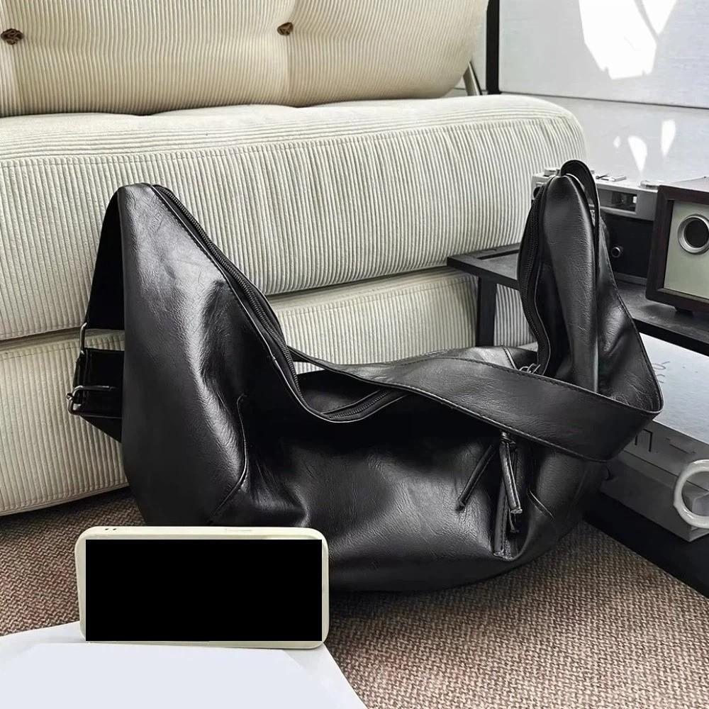Leather Dumpling Shaped Bag Large Capacity Travel Shoulder Bag Japanese Style Crossbody Bag  Sports
