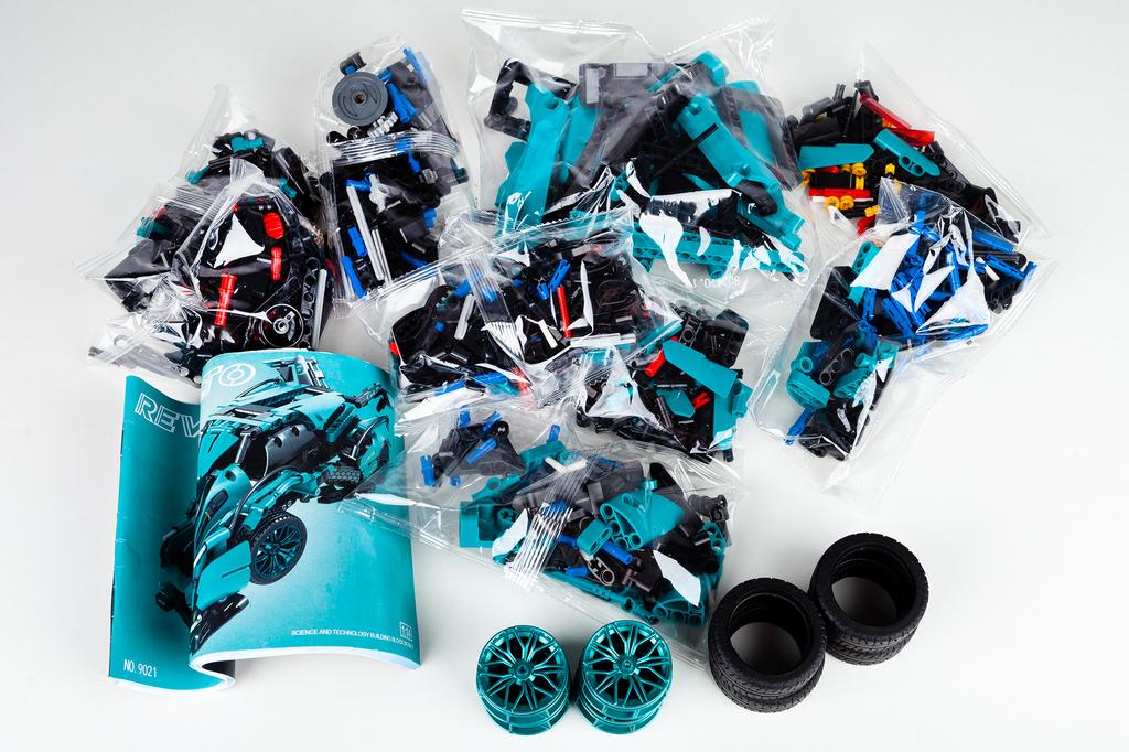 RTDR457-4 Sports Car Model Revuelto Construction Set