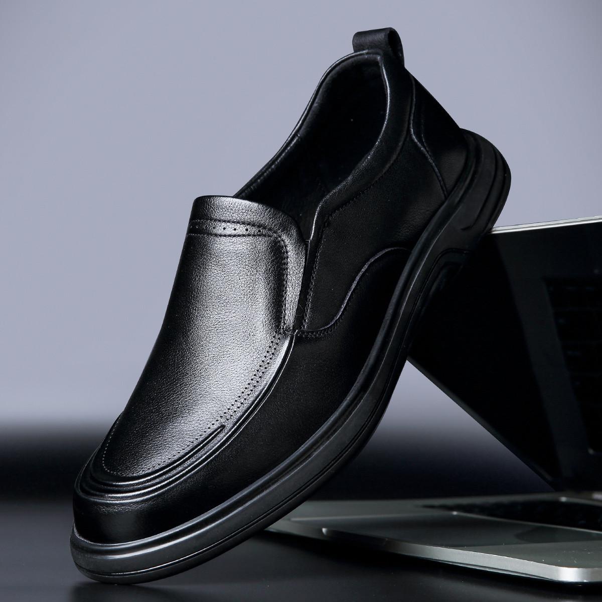 

2025 новая кожаная обувь мужская повседневная лоферы в британском стиле натуральная кожа деловая нарядная кожаная обувь мужская без шнурков нескользящая 44