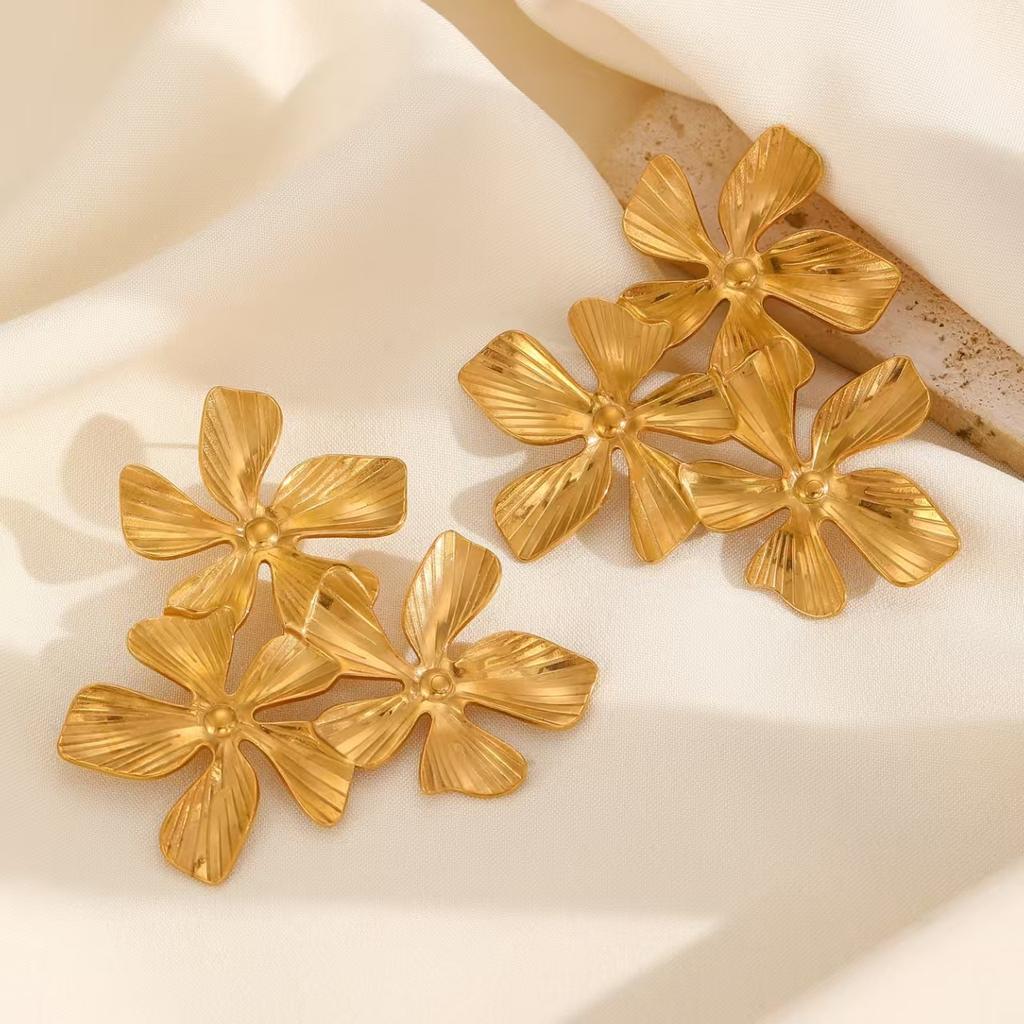 High quality new stainless steel flower leaf stud earrings 2026 versatile fashion new leaf stud earrings trendy earrings