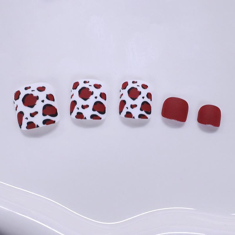 Hot-selling manicure 24 pieces, classic fashion leopard print matte texture short square wearing foot nail piece