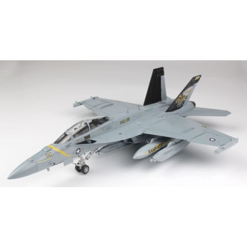 PLATZ/Italeri 1/48 Scale U.S. Navy Electronic Warfare Aircraft EA-18G Growler VAQ-138 Yellow Jackets Plastic Model TPA-17