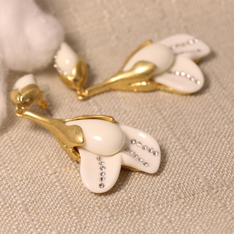 European-American Style Gold-Plated Magnolia Flower Jewelry Set: Elegant Necklace & Earrings for Women