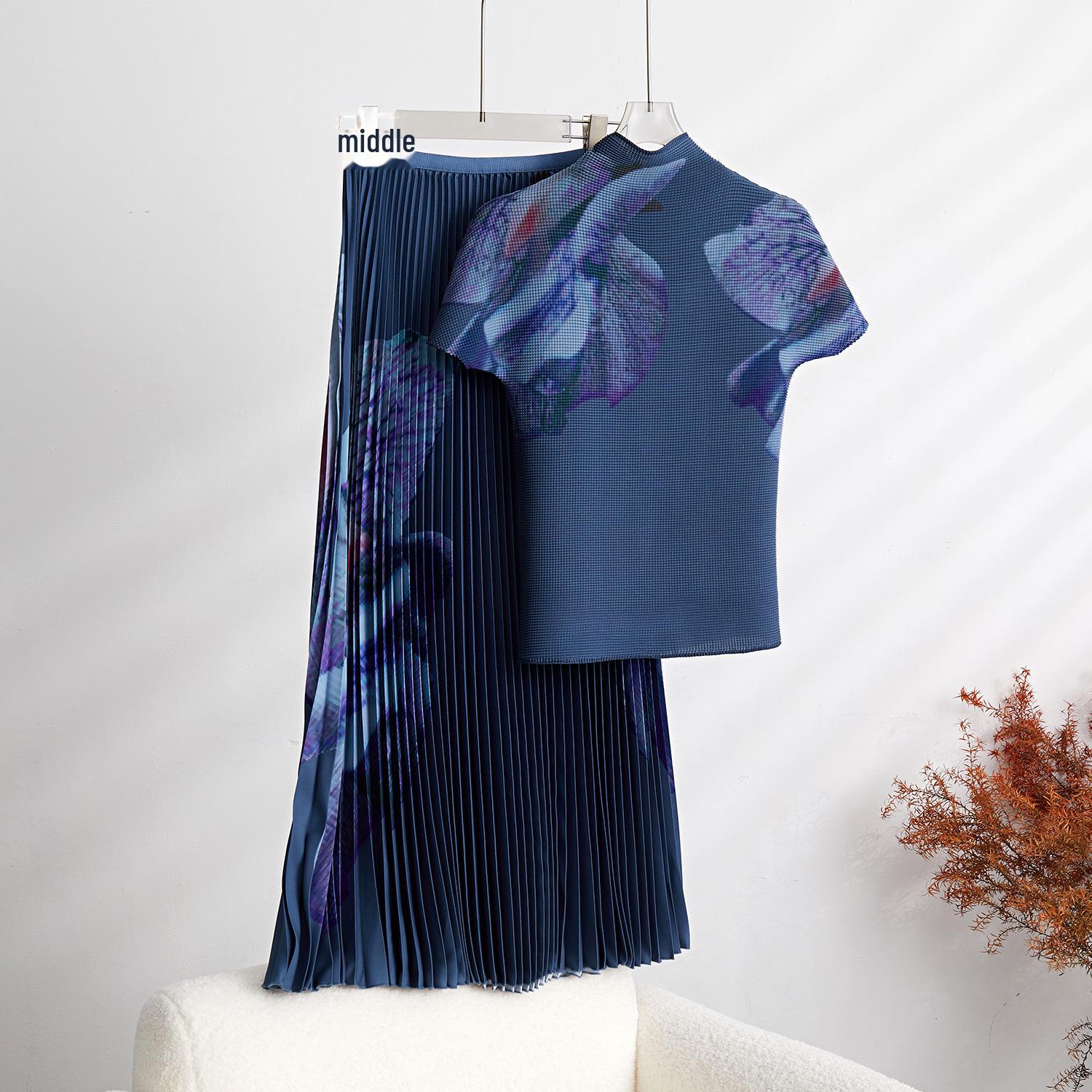 

Женский костюм Western High-End с цветочным принтом и плиссированной юбкой - серия Miyake Me Short Sleeve T-shirt темно-зеленого