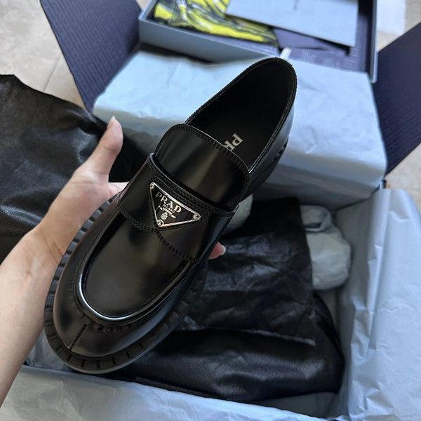 2025 Höst/Vinter Dam Äkta Läder Klackskor med Tjock Klack Vintage Skor med Triangel Logotyp