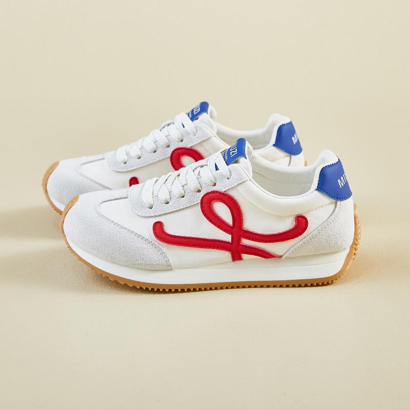 New Women Casual Sport Shoes Beautiful Flat Skate Shoes Comfortable Lace-up Sneaker